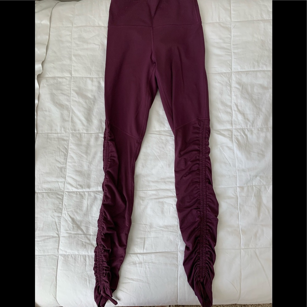 Women’s maroon fabletics leggings size XS